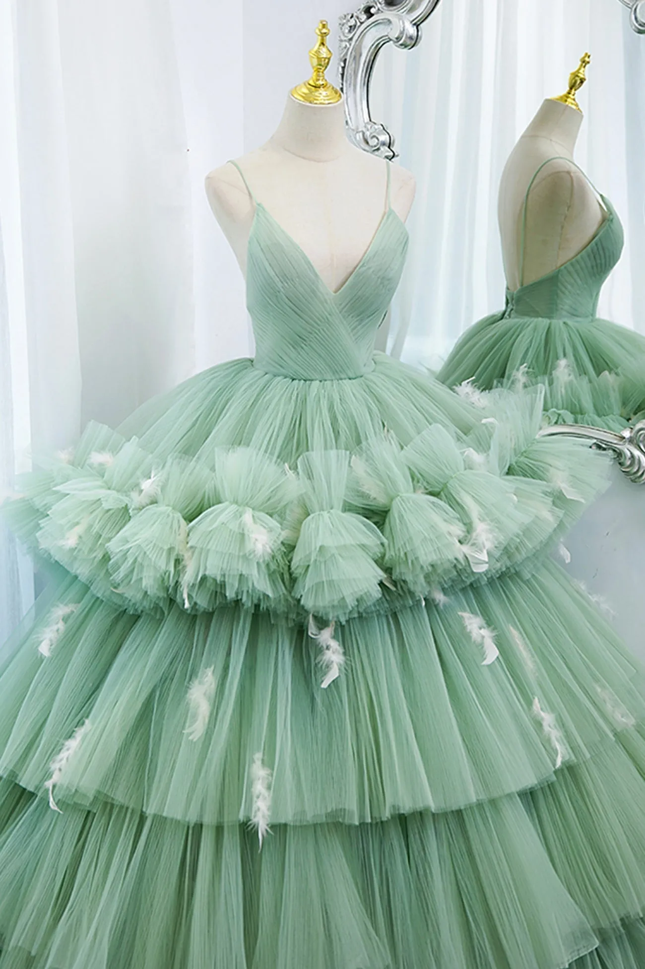 Green V-Neck Layers Tulle Long Ball Gown A-Line Formal Gown