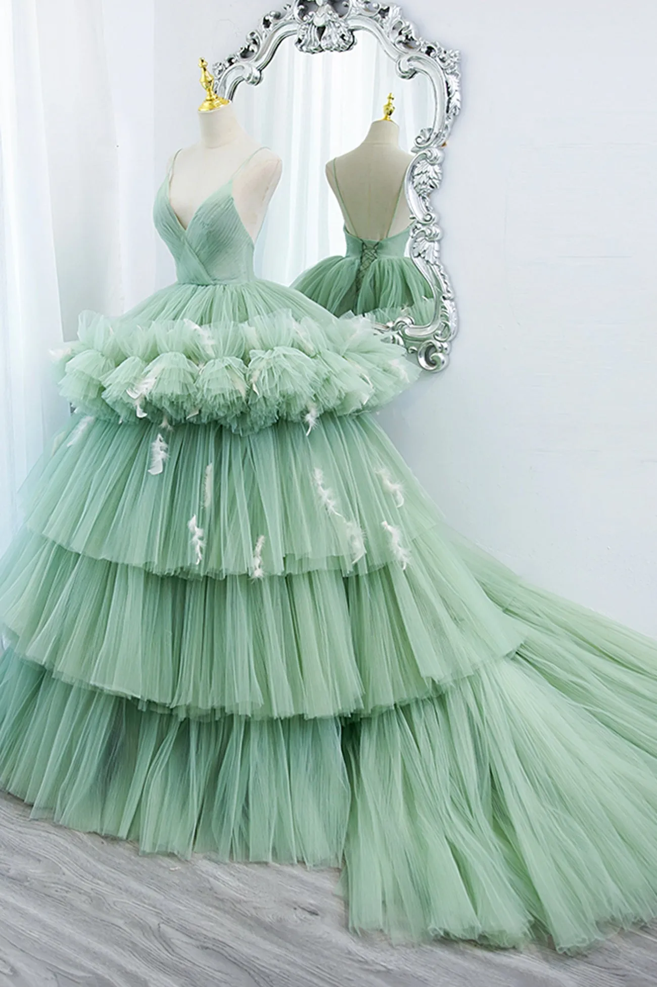 Green V-Neck Layers Tulle Long Ball Gown A-Line Formal Gown