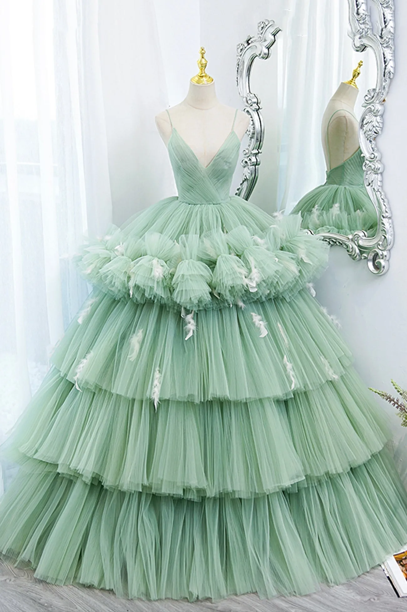 Green V-Neck Layers Tulle Long Ball Gown A-Line Formal Gown