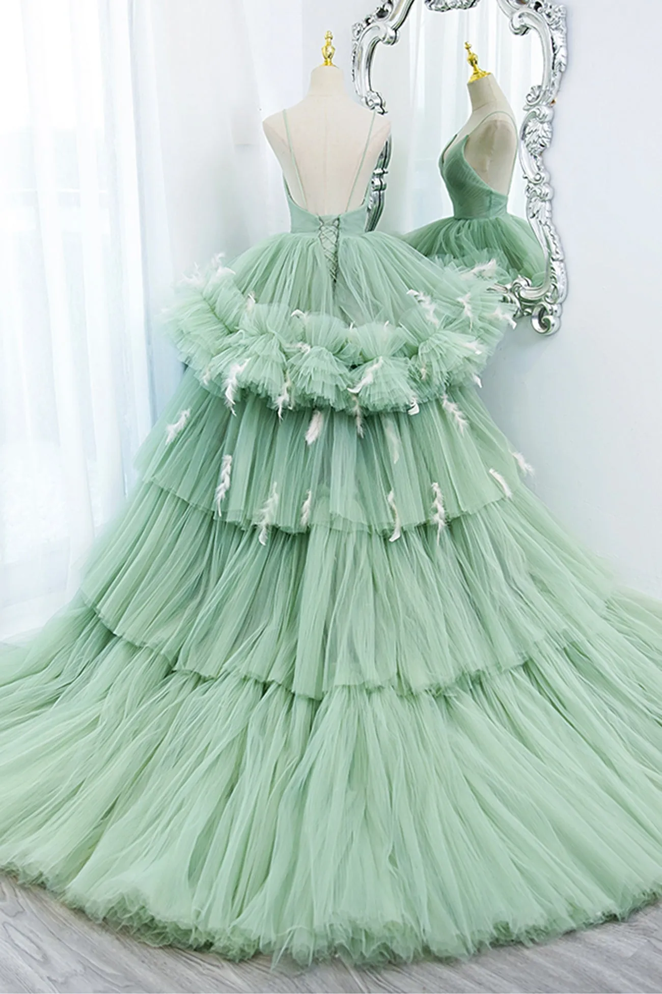 Green V-Neck Layers Tulle Long Ball Gown A-Line Formal Gown